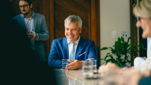 Fabiano da Luz participa de apresentação de acordo histórico para produção de medicamentos contra o câncer em SC