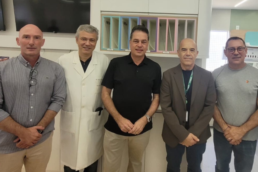 Deputado Minotto se compromete com tomógrafo para o Hospital Materno-Infantil Santa Catarina.