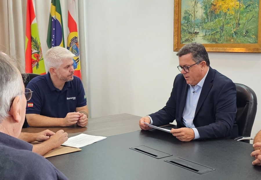 Deputado Ivan Naatz esteve reunido com o prefeito de Blumenau , Egidio Ferrari. (Divulgação )