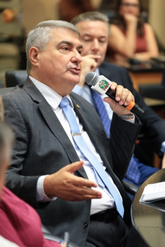 Lunelli sobe o tom na Alesc e cobra investigação sobre STF: “Ninguém está acima da lei”