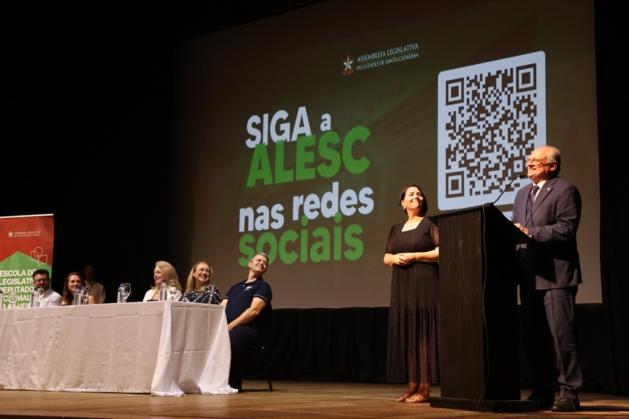 Seminário foi aberto na noite de quarta-feira (8)