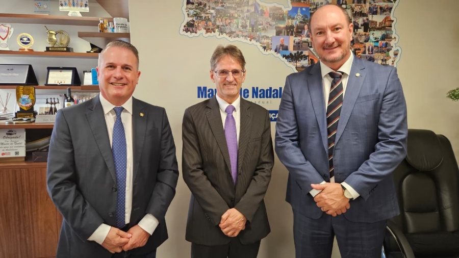 Deputado Neodi Saretta, ao centro da foto, assume a coordenação da Bancada do Oeste.