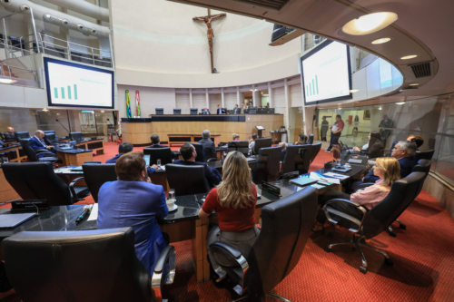 Fazenda apresenta relatório orçamentário e destaca melhoria na gestão do Estado