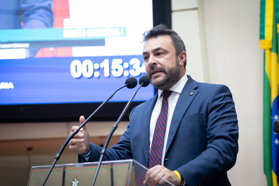 Deputado Marcius Machado.
