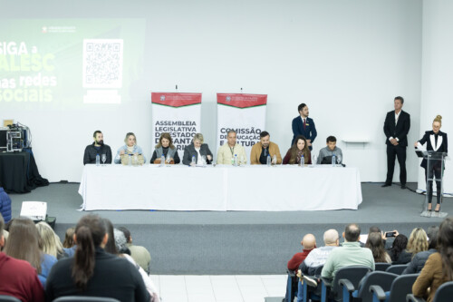 Audiência Pública: “As condições de oferta de vagas e da estrutura das escolas de educação básica nas redes estadual e municipal em Araquari”
