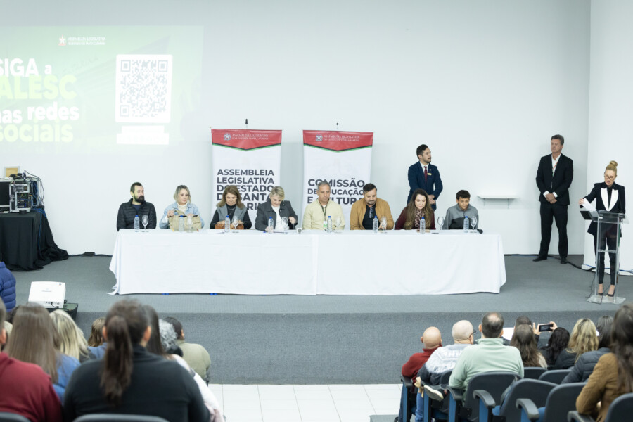 Audiência Pública: “As condições de oferta de vagas e da estrutura das escolas de educação básica nas redes estadual e municipal em Araquari”