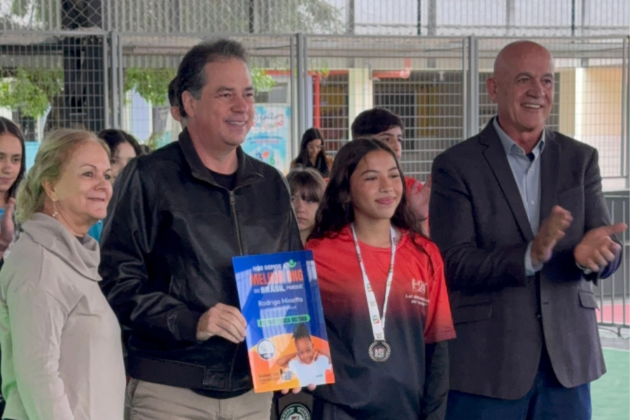 Rodrigo Minotto participa de inauguração de nova quadra poliesportiva no Bairro da Juventude