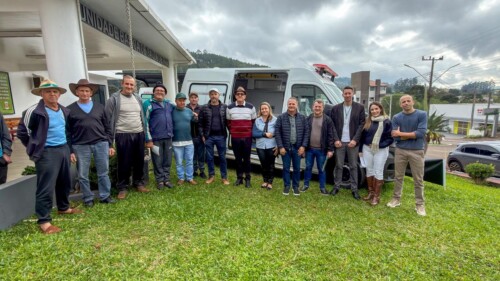 Altair Silva entrega ambulância para a Saúde de Paial