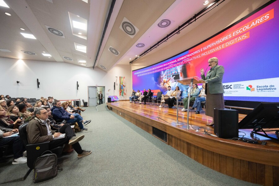 Seminário debate desafios da educação em SC