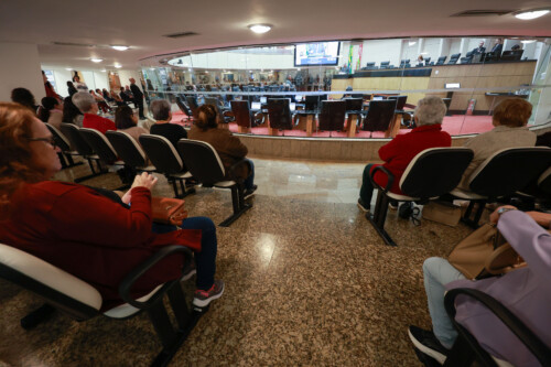 Sessão tem apresentação de projeto e pedidos por melhorias em rodovia e oferta de energia elétrica