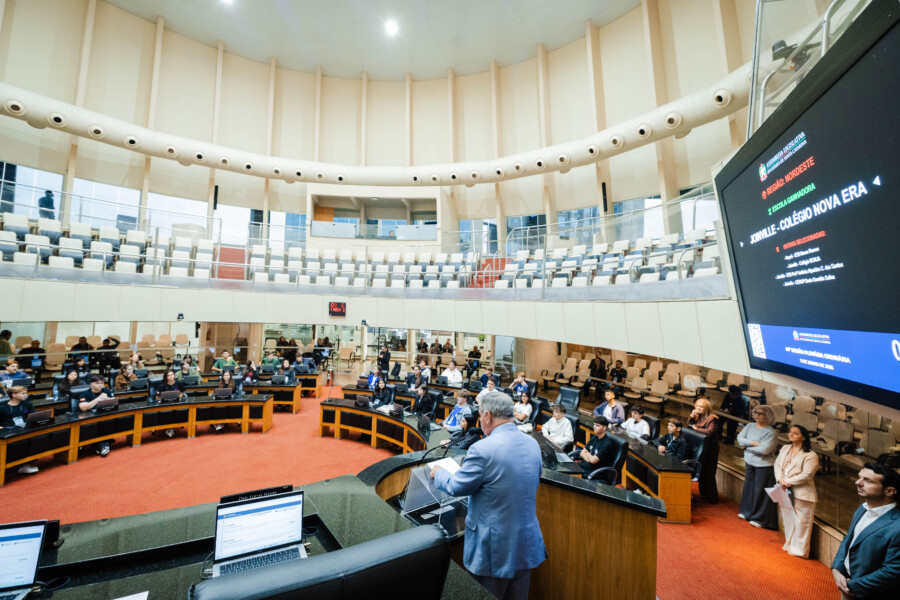 Pesca da tainha, causa animal e Parlamento Jovem marcam debates na Alesc