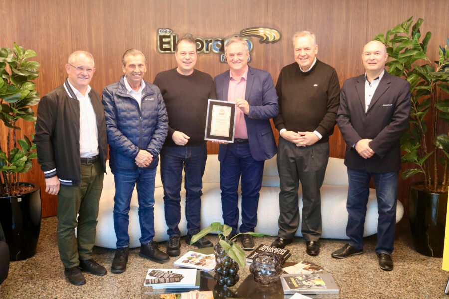 Rodrigo Minotto homenageia os 80 anos da Rádio Eldorado de Criciúma