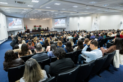 Seminário discute estratégias pedagógicas para o Transtorno do Espectro Autista (TEA) em Balneário Camboriú