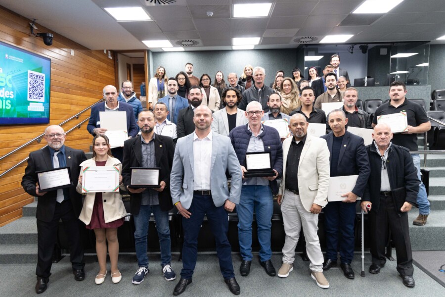 Associação Matsu tem representantes homenageados em solenidade na Alesc