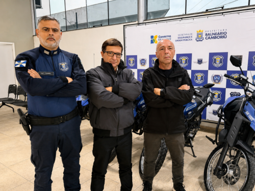 Junior Cardoso entrega quatro motocicletas para reforçar a Guarda Municipal de Balneário Camboriú