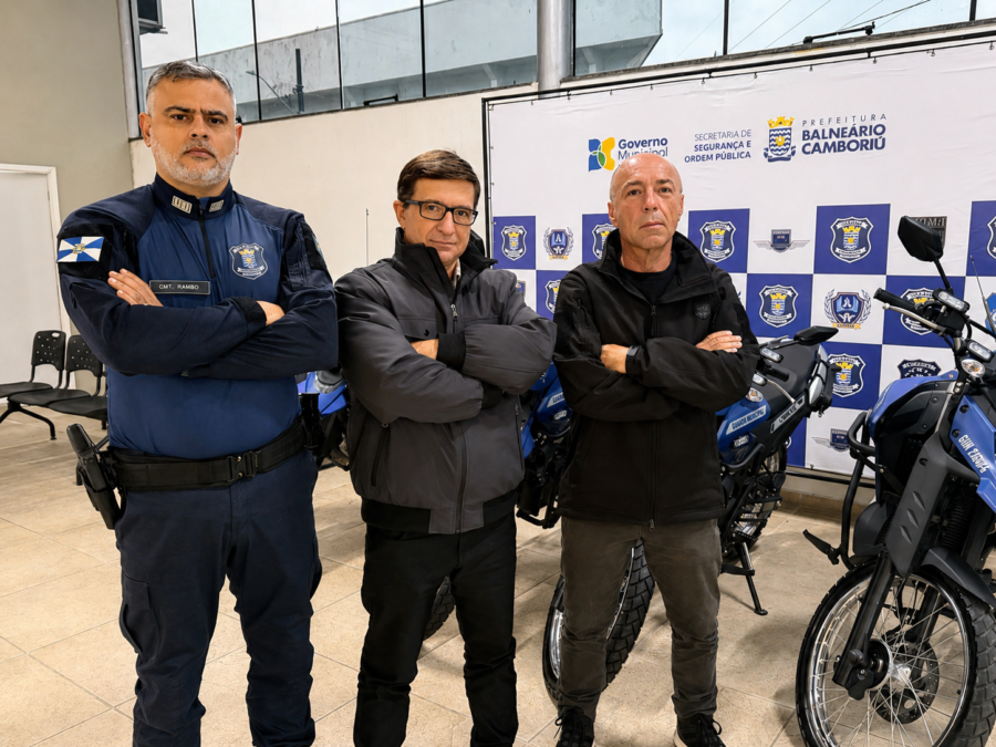 Junior Cardoso entrega quatro motocicletas para reforçar a Guarda Municipal de Balneário Camboriú
