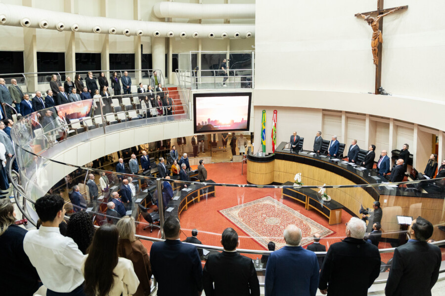 A solenidade aconteceu no Plenário da Alesc.
