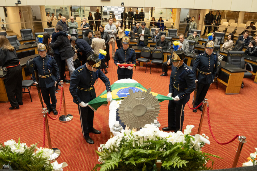Santa Catarina se despede de Manoel Dias