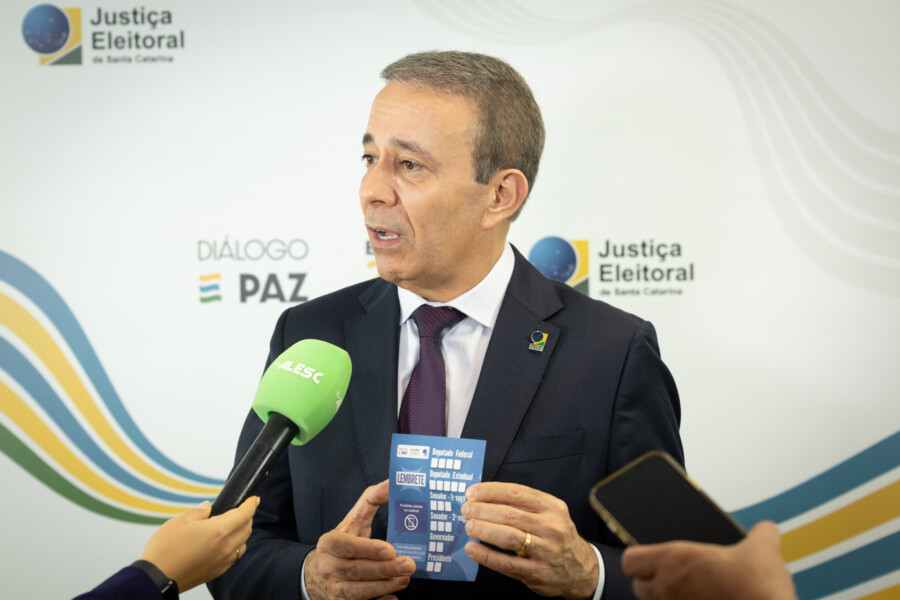 Desembargador Carlos Roberto da Silva, presidente do TRE-SC.