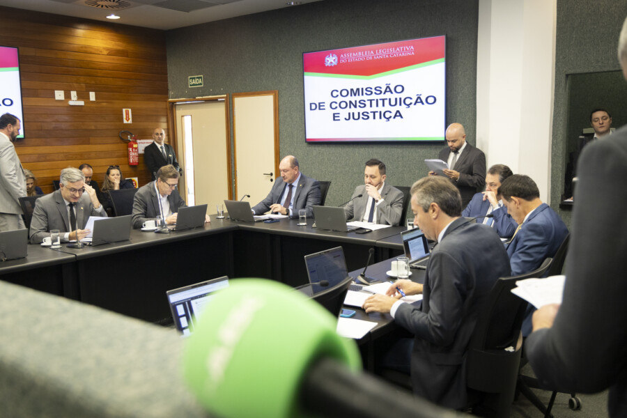 Comissão de Constituição e Justiça.