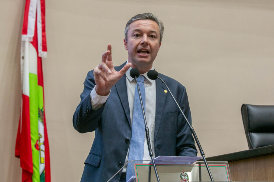 Ampliação de incentivos a micro e pequenos empresários tem destaque em plenário