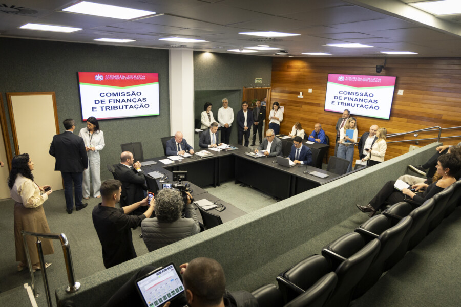 Comissão de Finanças e Tributação.