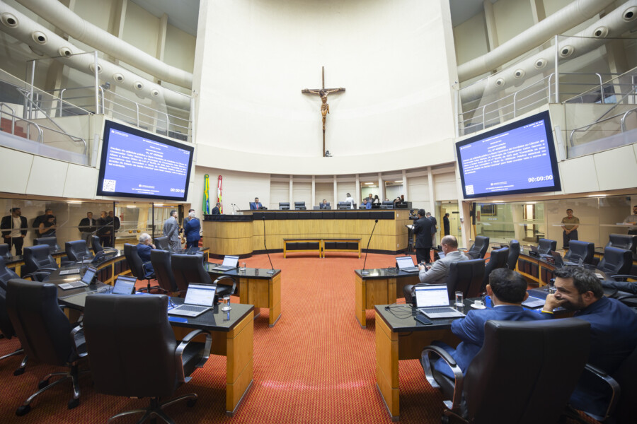 Plenário da Alesc, durante a votação dos projetos, na tarde desta quarta-feira (21)