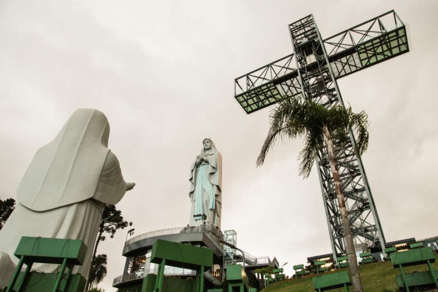 Projetos propõem mudanças na carreira de policial penal, proteção a vítimas de violência sexual e incentivo ao turismo religioso